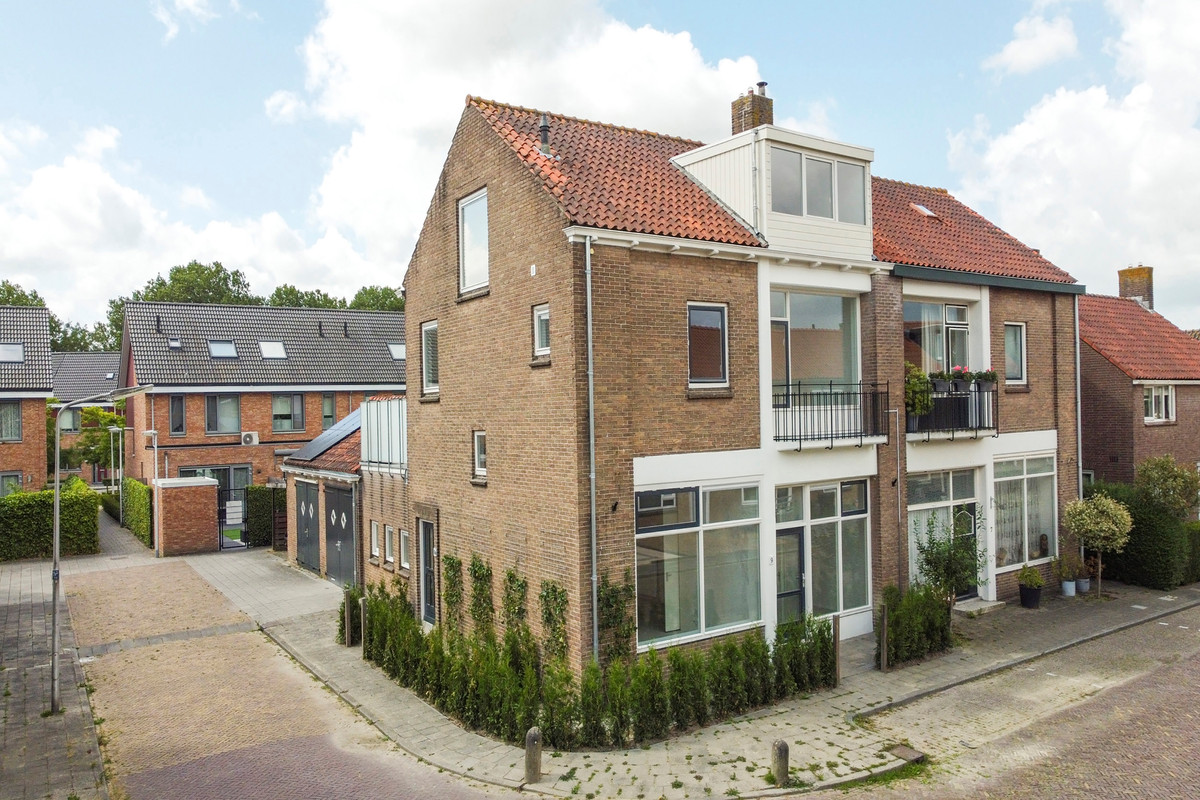 Huizen Te Koop Volendam: Ontdek Jouw Droomwoning Aan Het Water!
