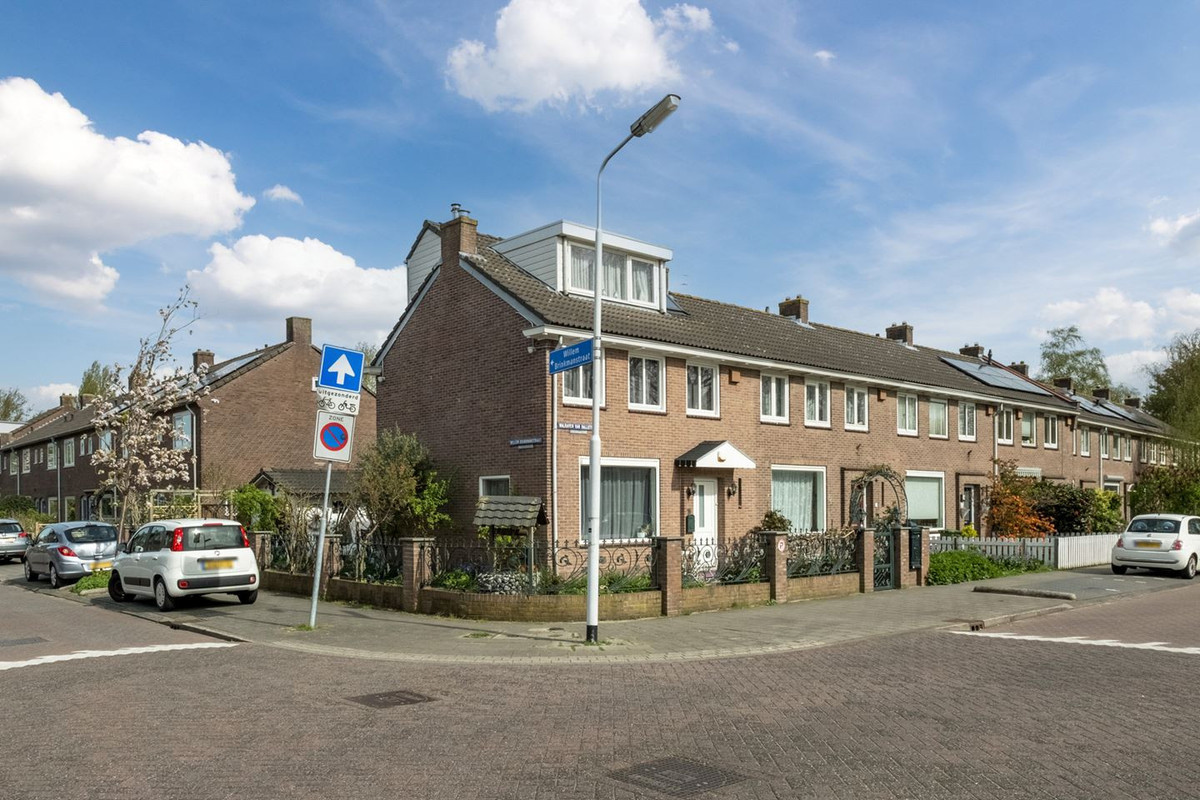 Walraven van Hallstraat 11