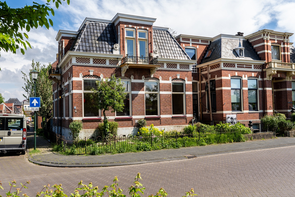 Emmastraat 16