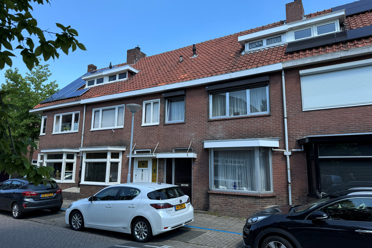 Pastoor Deckersstraat 13