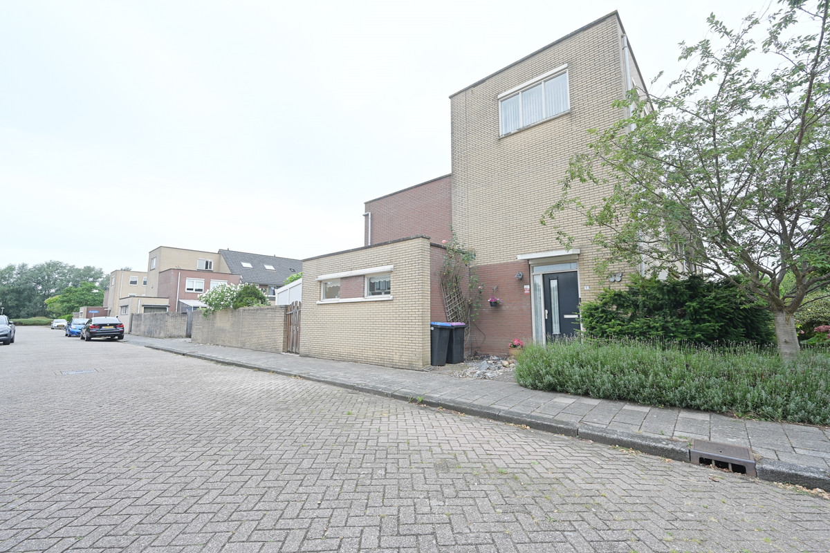 Petronella Brugsmastraat 1