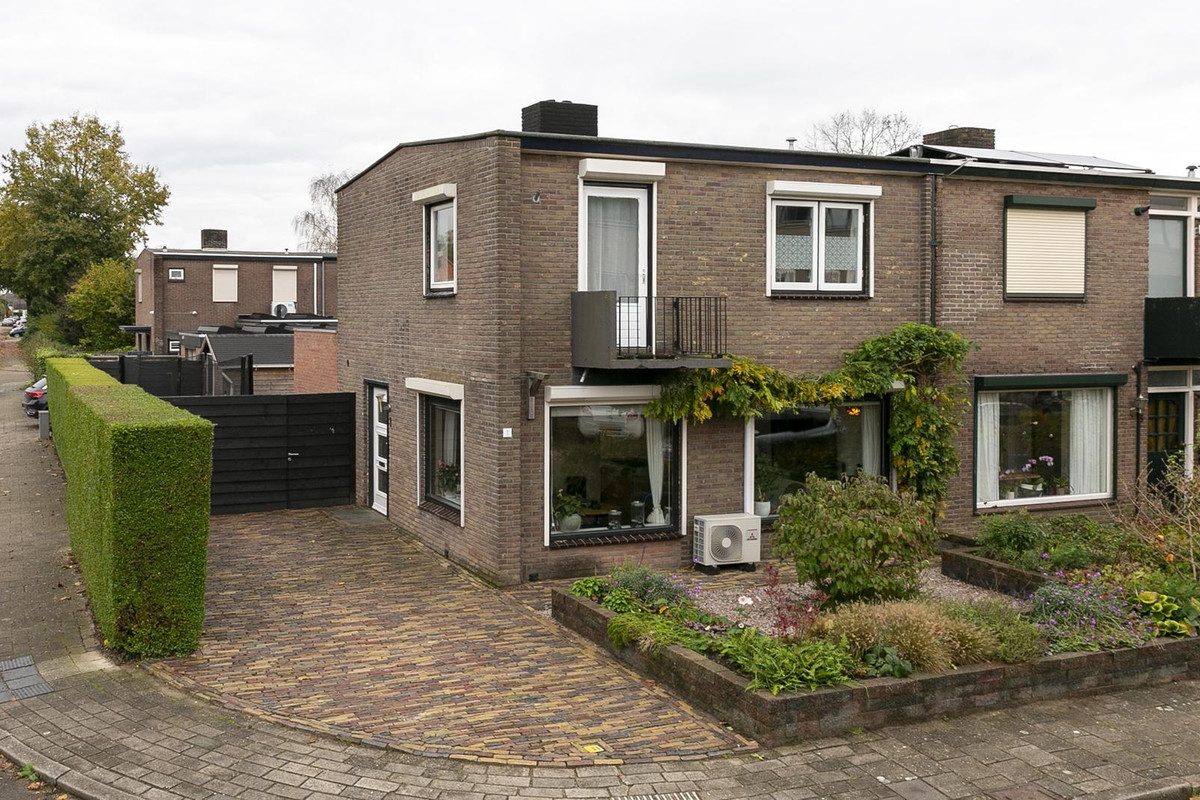 Dovenetelstraat 1