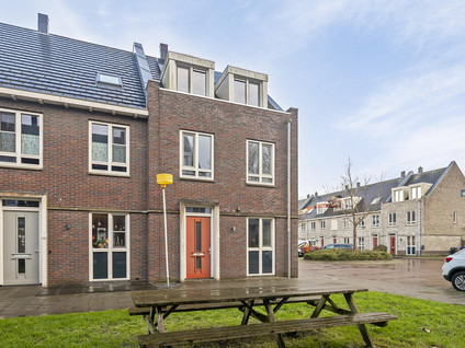 Joop den Uylstraat 16