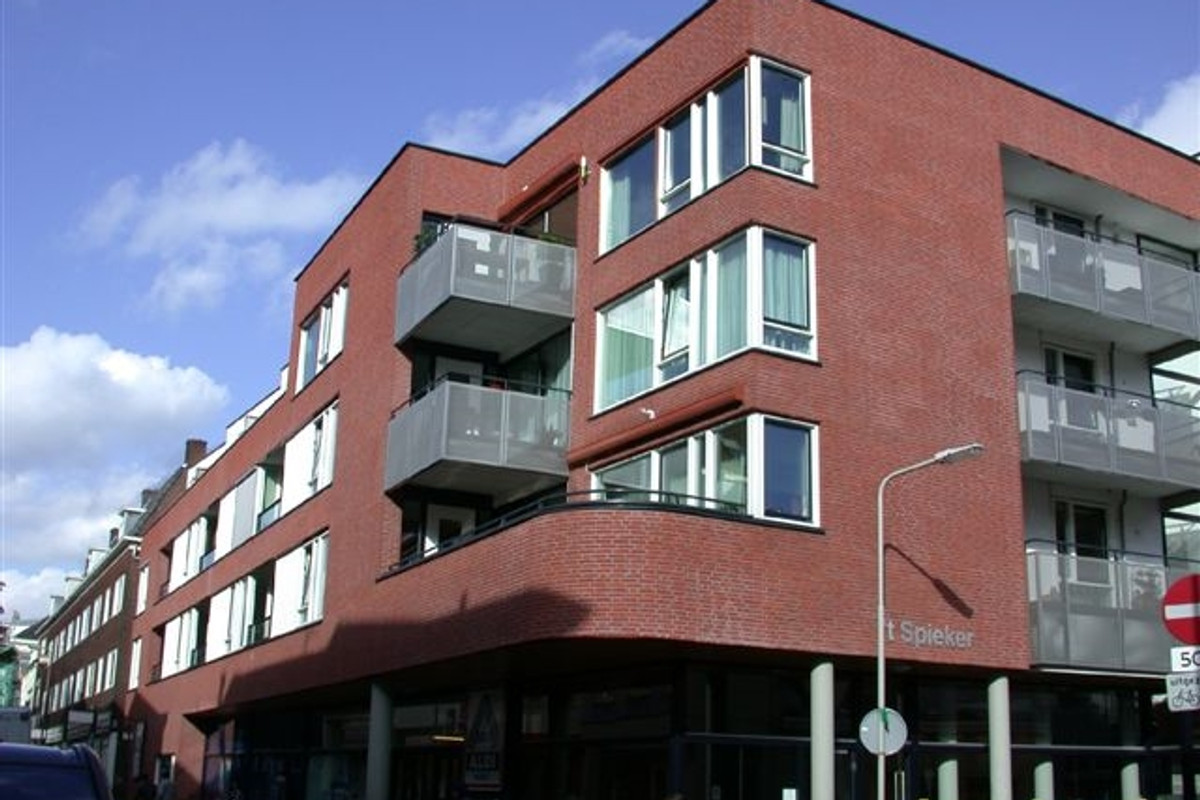 Driekoningendwarsstraat 1 8