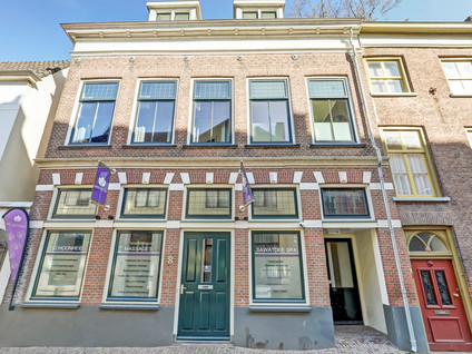 St. Walburgstraat 8 11