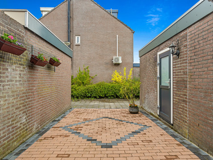 Domela Nieuwenhuisstraat 12