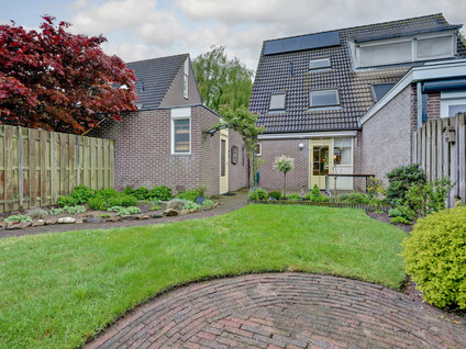 Golda Meirsingel 15