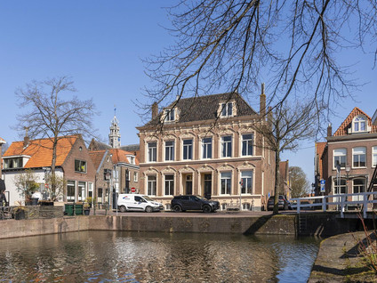 Korenmarkt 15
