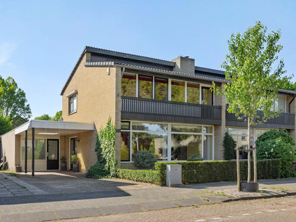 Van der Duyn van Maasdamstraat 42