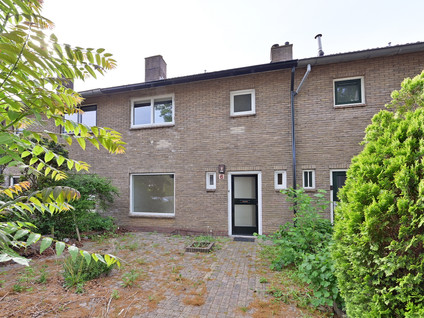 P.M.R. Versteeghstraat 6