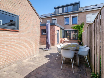 Admiraal de Ruyterstraat 16