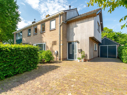 Middenlaan 27