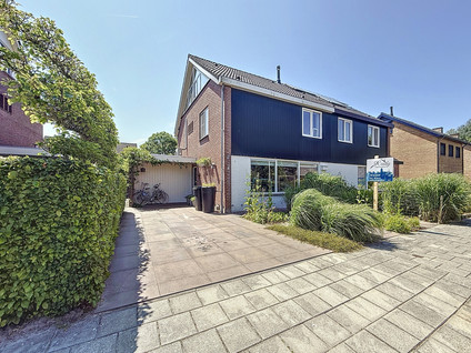 De Blikken 8