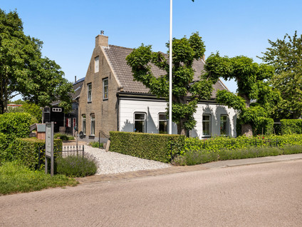 Dorpsstraat 23