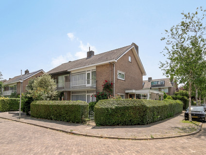 Van Der Leeuwlaan 2