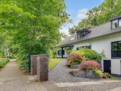 Burg. Van Holthelaan 1