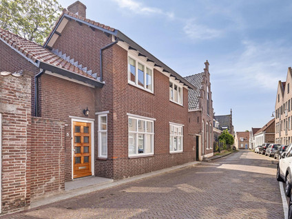 Manhuisstraat 5