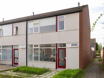 Prof.Van der Leeuwstraat 7