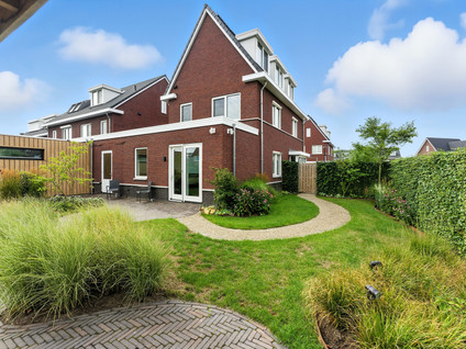 Raapzaadhof 1