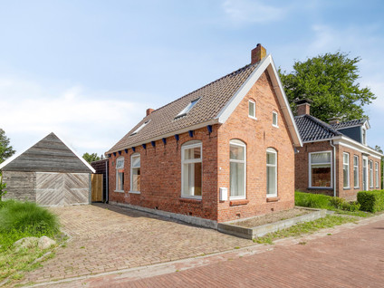 Tsjerkebuorren 11