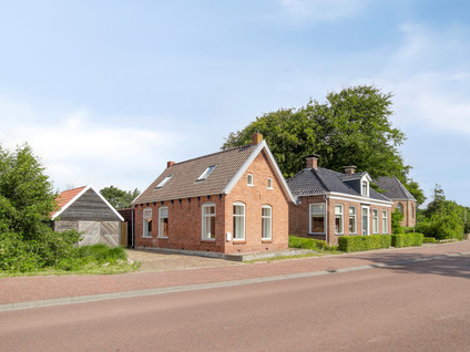 Tsjerkebuorren 11