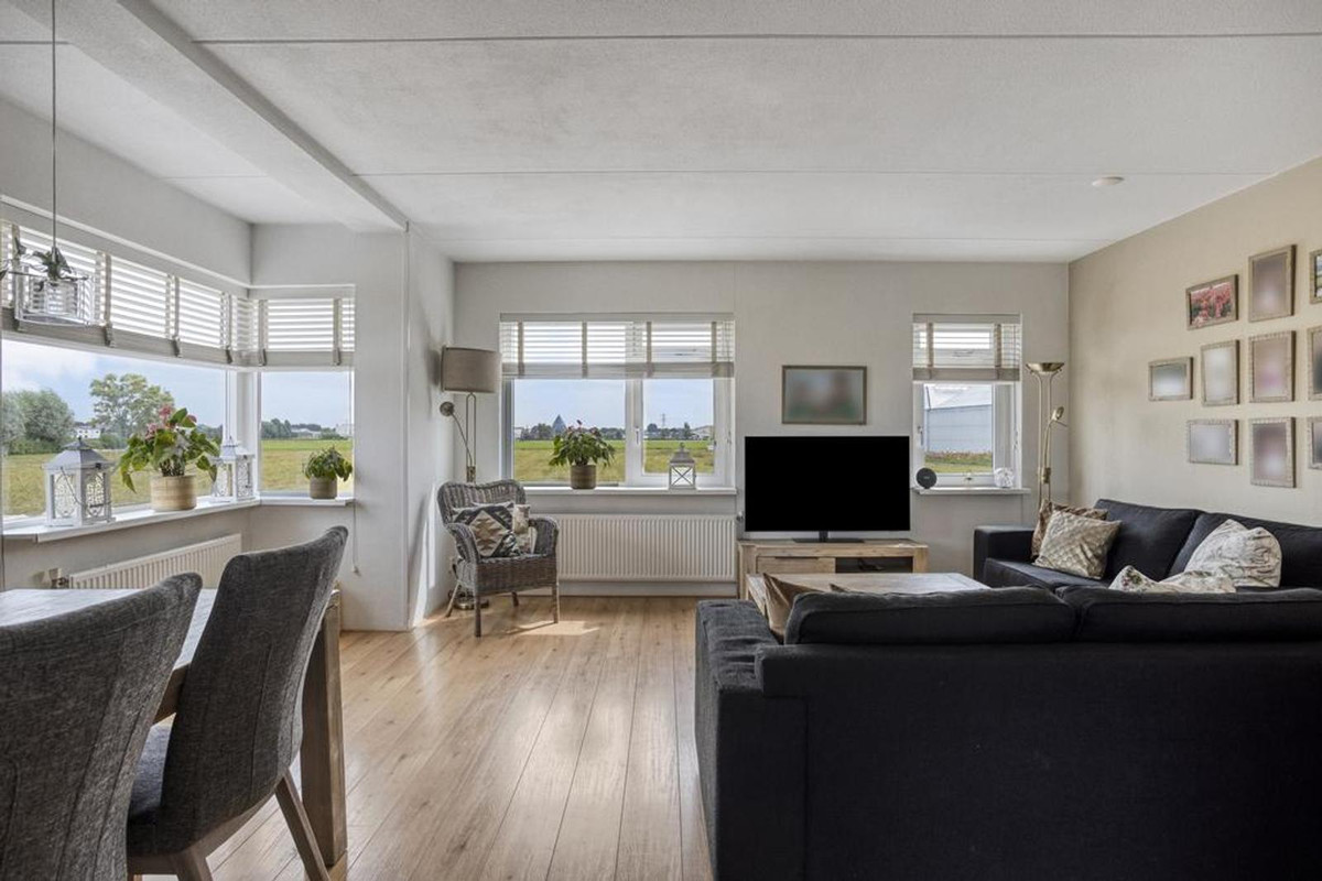 Hoekwoning te koop: Torenlaan 15, Voorhout