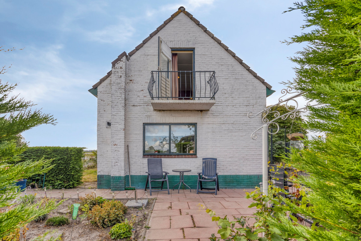 Vrijstaande woning te koop: Middenweg 5, Biervliet