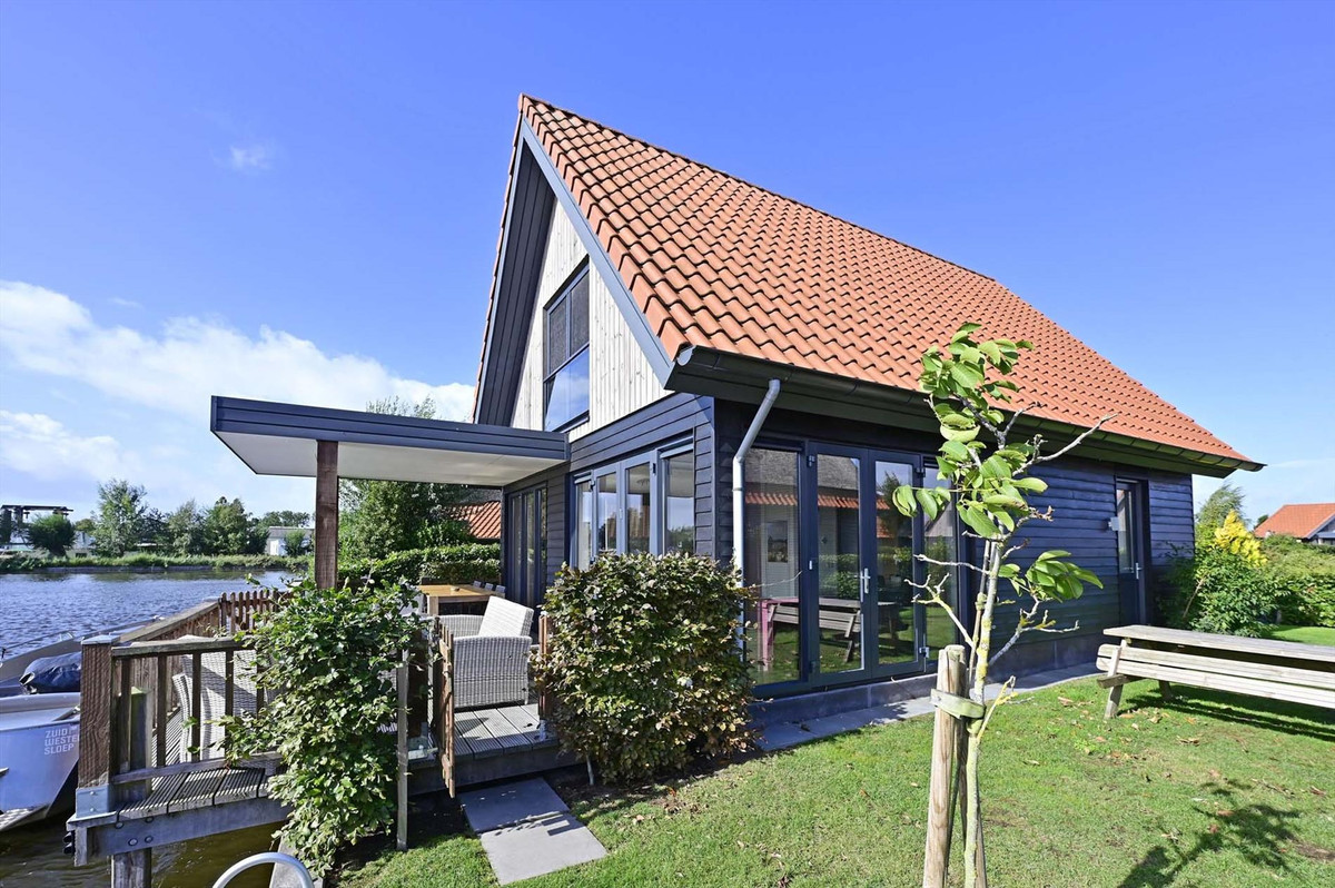 Vrijstaande woning te koop: Waterstaete 37, Ossenzijl