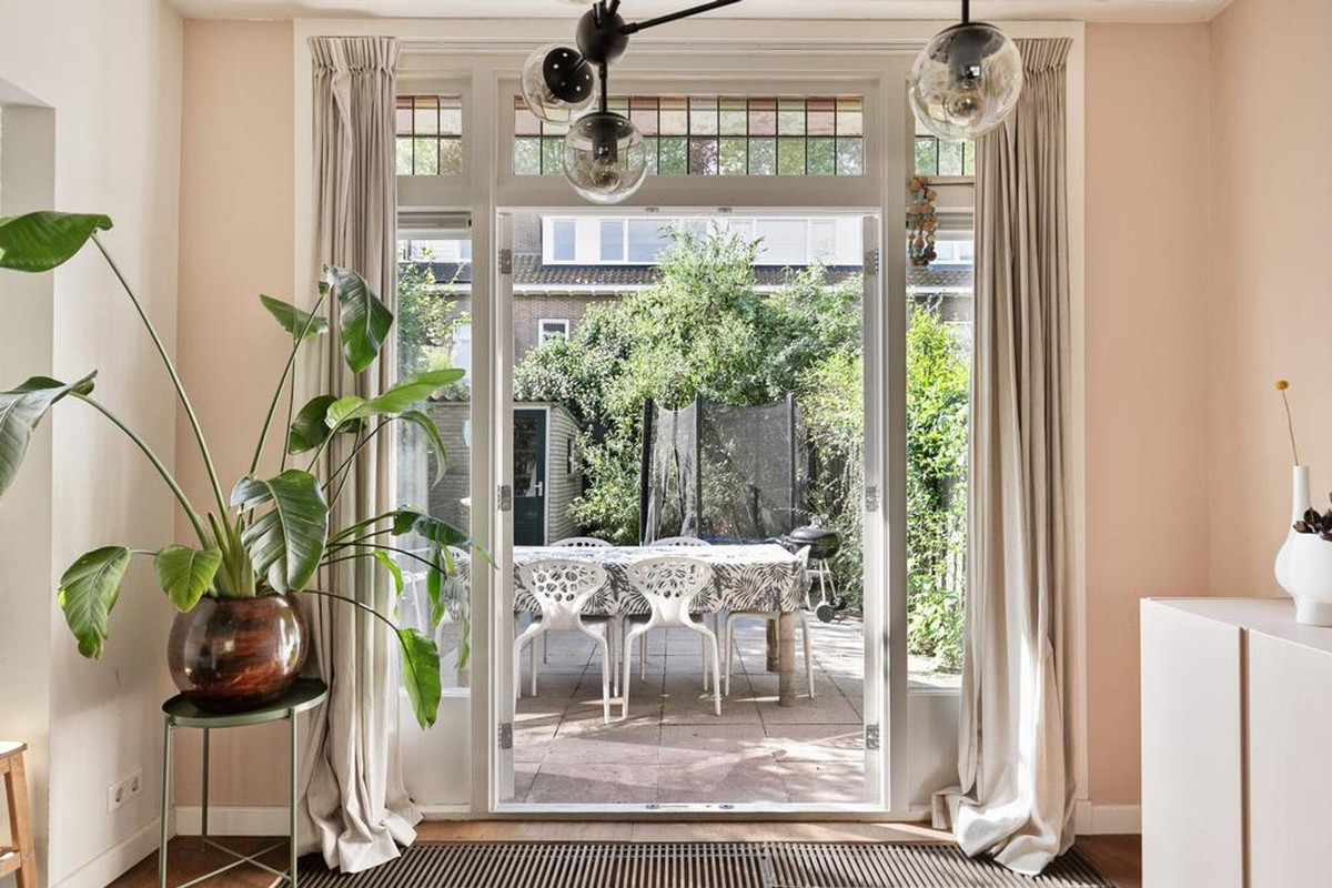Tussenwoning te koop: Van Meursstraat 14, Utrecht