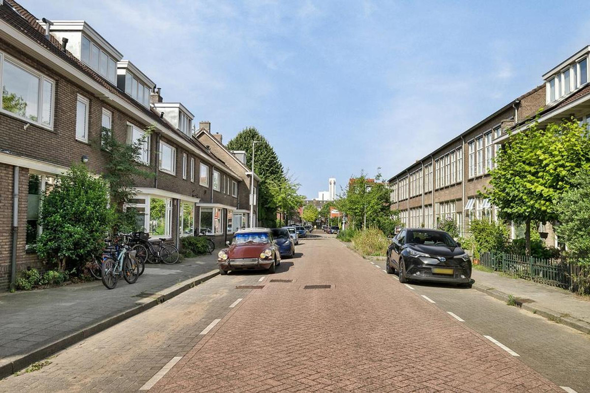 Tussenwoning te koop: Van Meursstraat 14, Utrecht