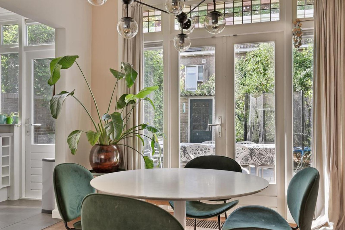 Tussenwoning te koop: Van Meursstraat 14, Utrecht