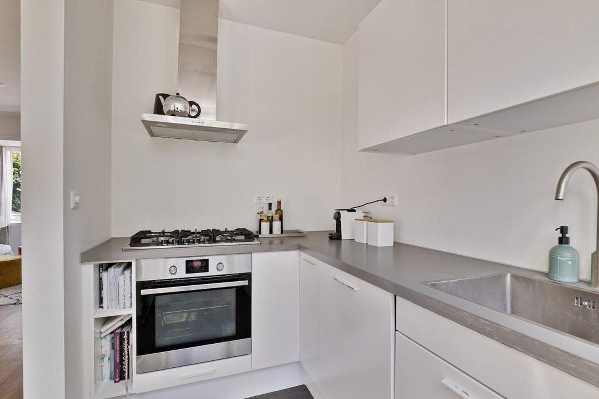 Tussenwoning te koop: Van Meursstraat 14, Utrecht