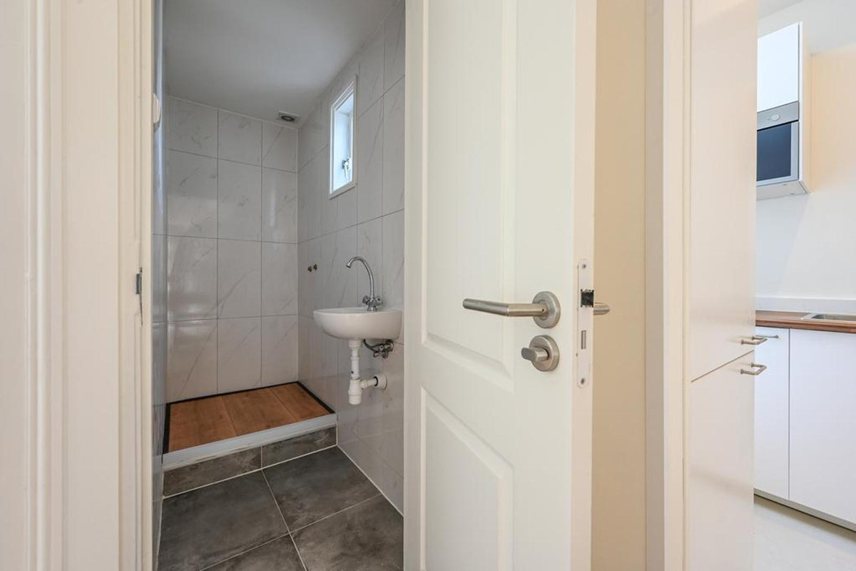 Appartement te koop: Newtonstraat 327, 'S-Gravenhage