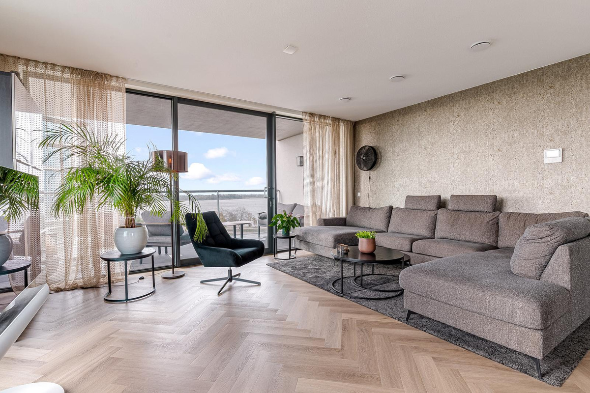 Appartement te koop: Zeeduinweg 428, Almere