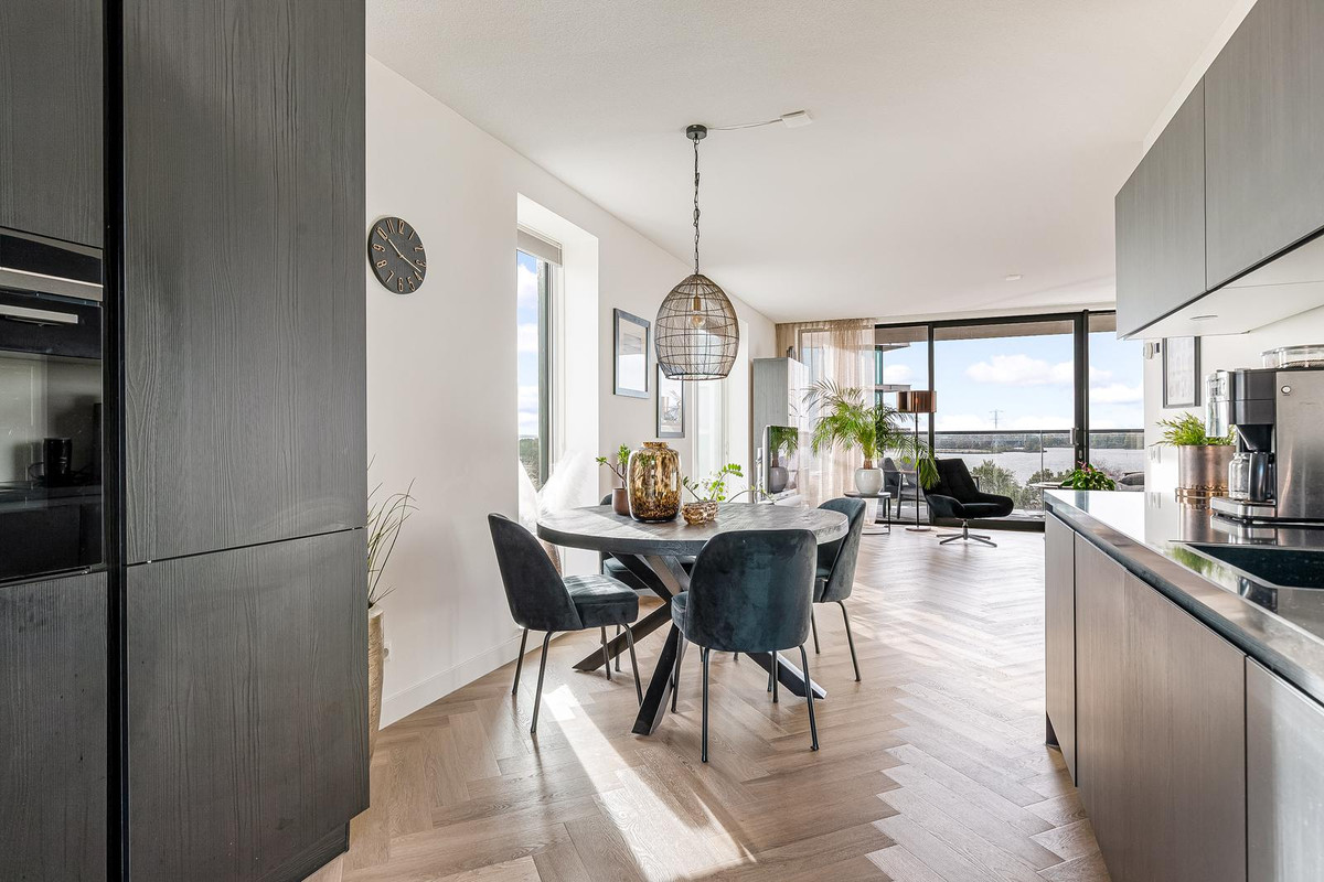 Appartement te koop: Zeeduinweg 428, Almere
