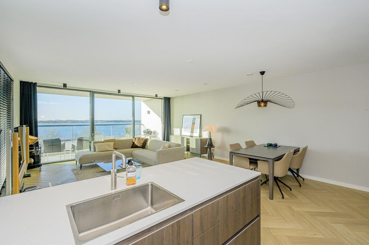 Appartement te koop: Zeeduinweg 416, Almere