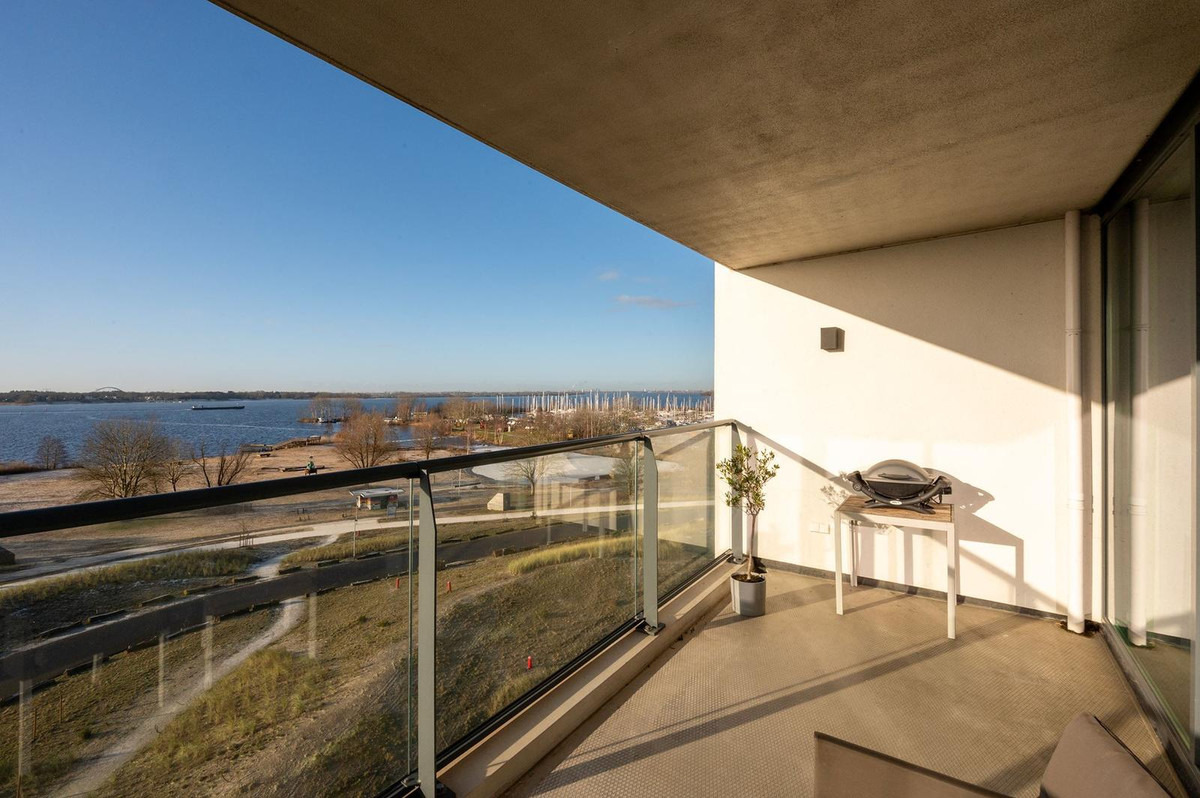 Appartement te koop: Zeeduinweg 416, Almere