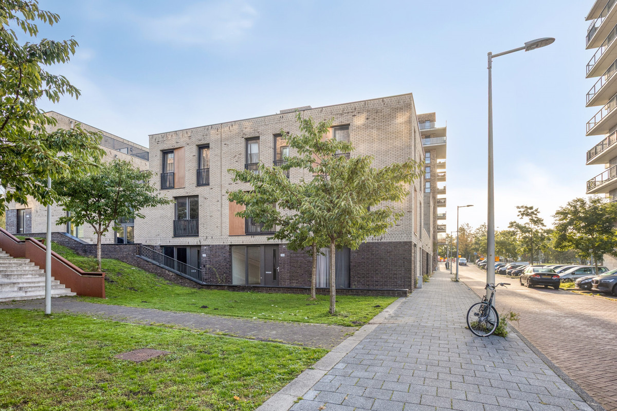 Tussenwoning te koop: Banneplein 150, Amsterdam