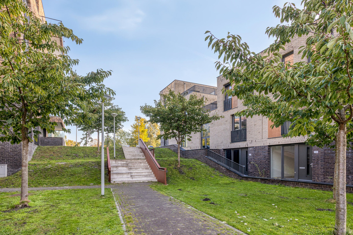 Tussenwoning te koop: Banneplein 150, Amsterdam