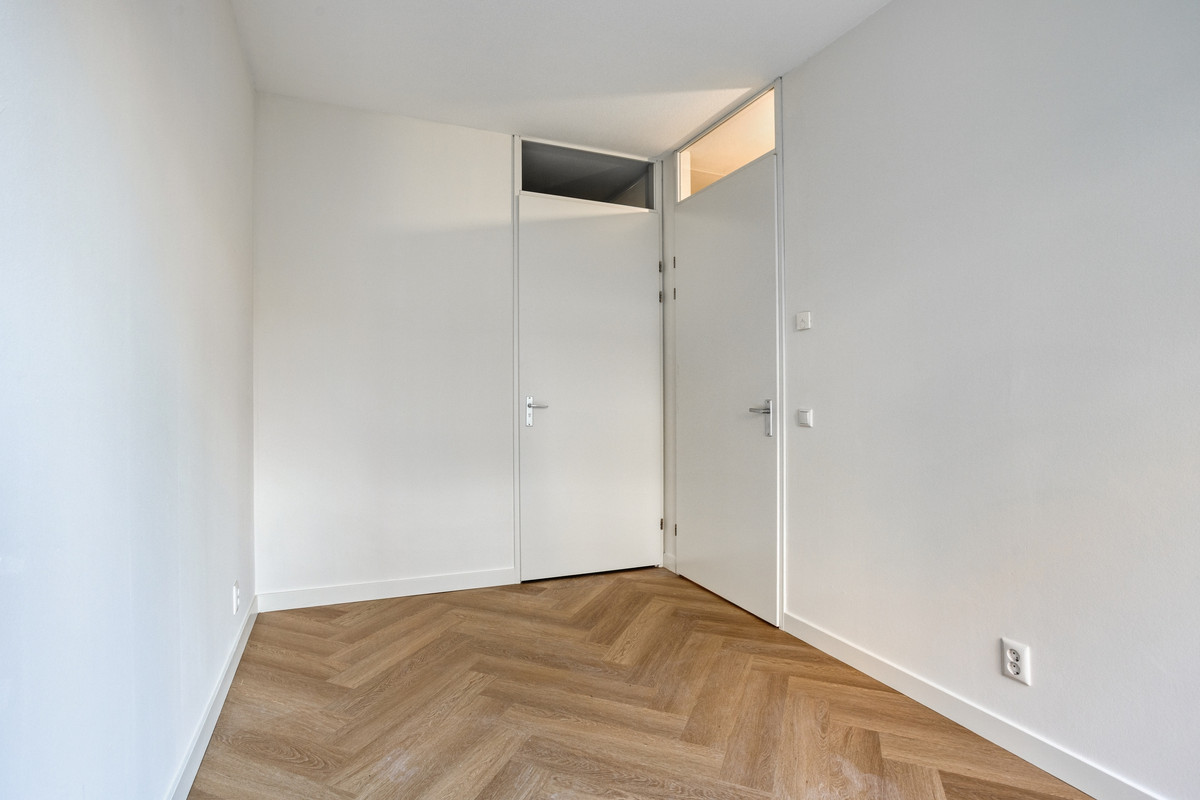 Tussenwoning te koop: Banneplein 150, Amsterdam