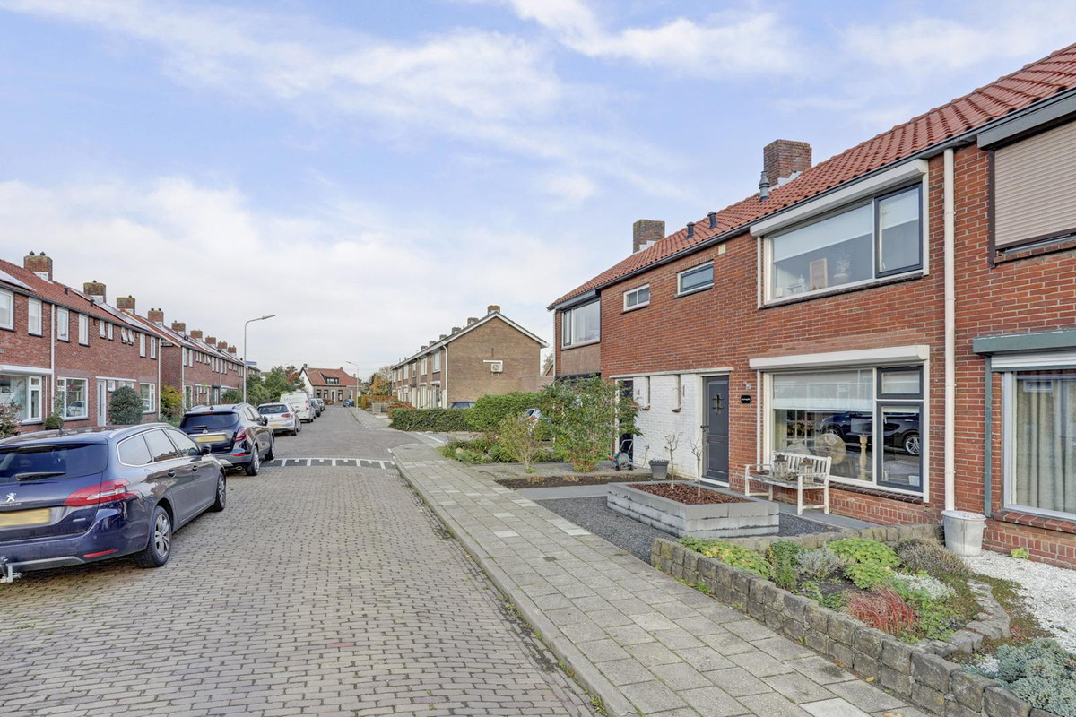 Tussenwoning te koop: Morlodestraat 10, Krabbendijke