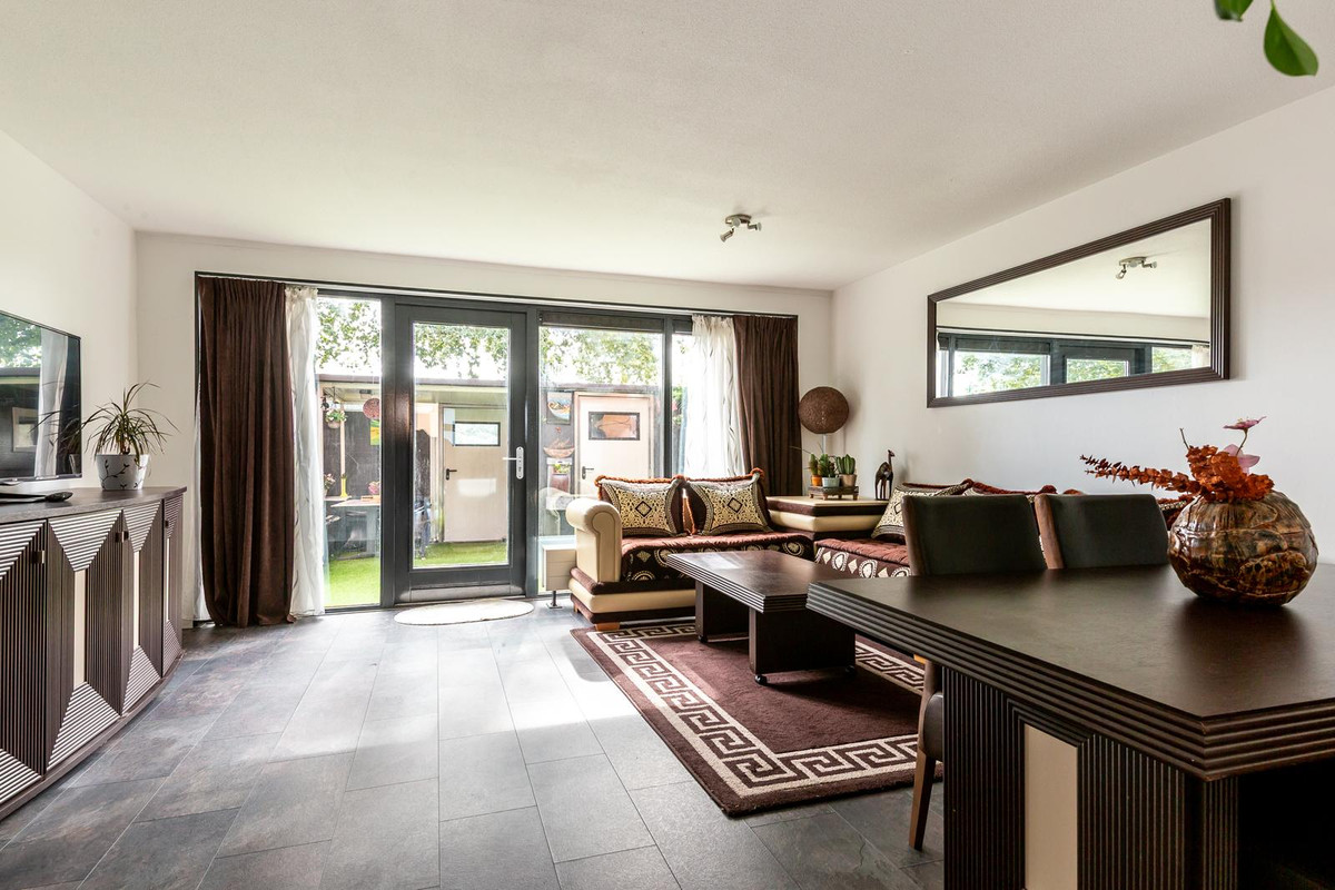 Tussenwoning te koop: Laan der V.O.C. 224, Almere
