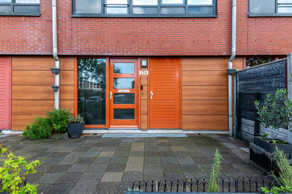 Tussenwoning te koop: Laan der V.O.C. 224, Almere