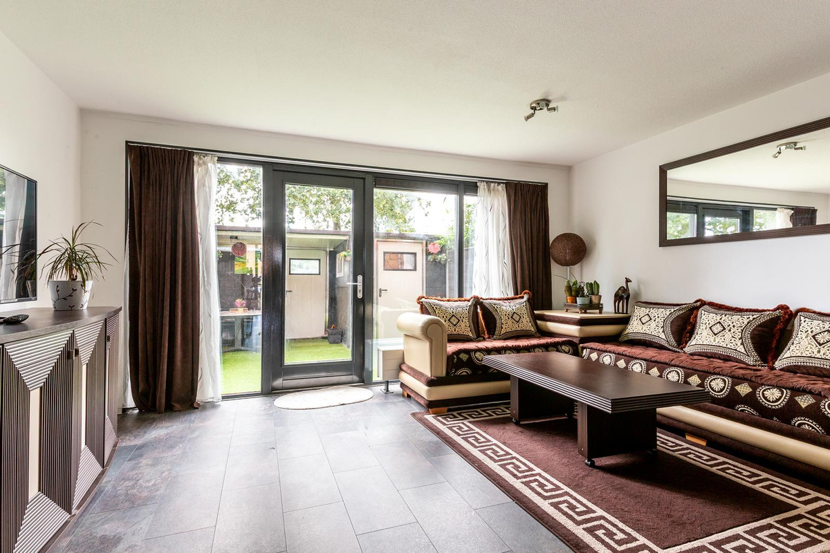 Tussenwoning te koop: Laan der V.O.C. 224, Almere