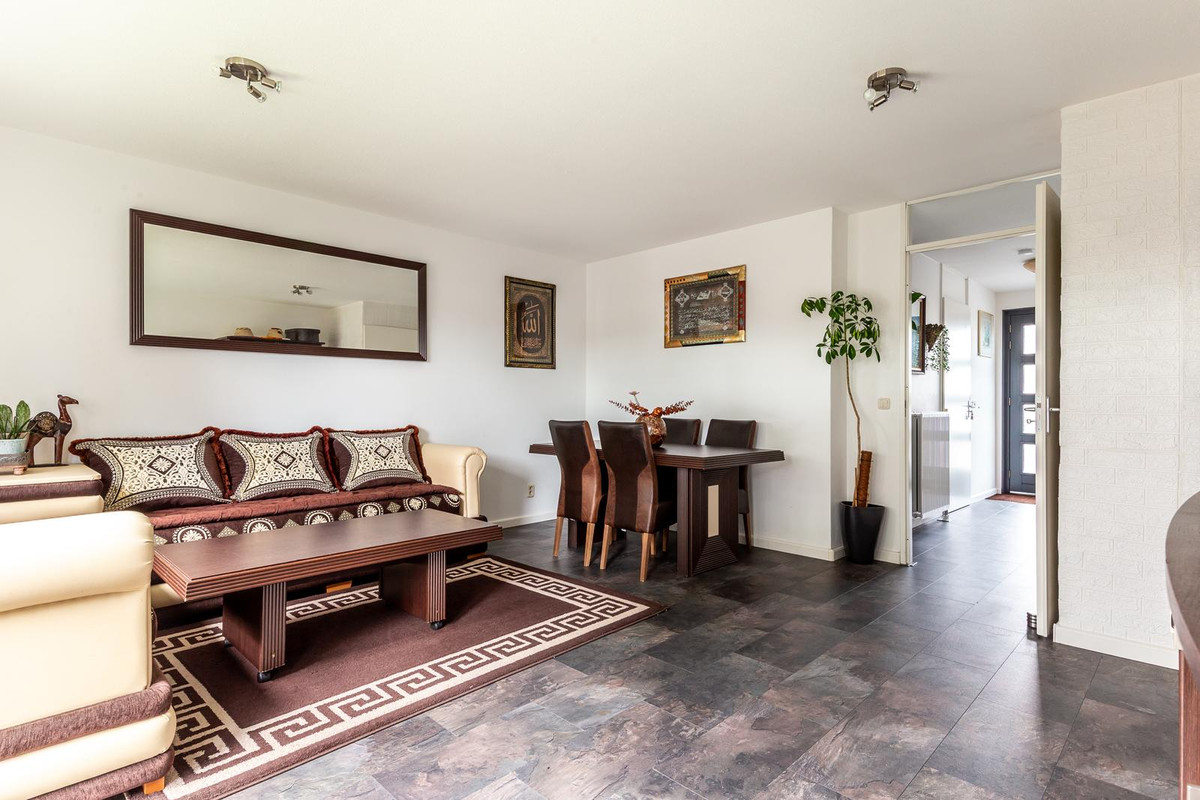Tussenwoning te koop: Laan der V.O.C. 224, Almere