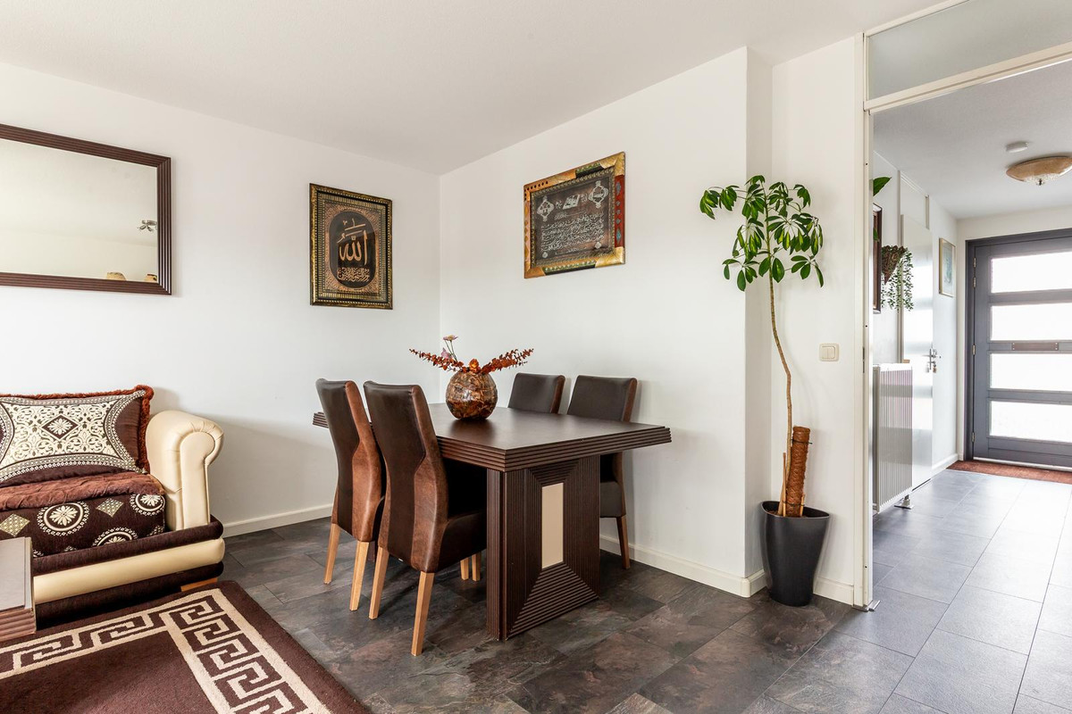 Tussenwoning te koop: Laan der V.O.C. 224, Almere