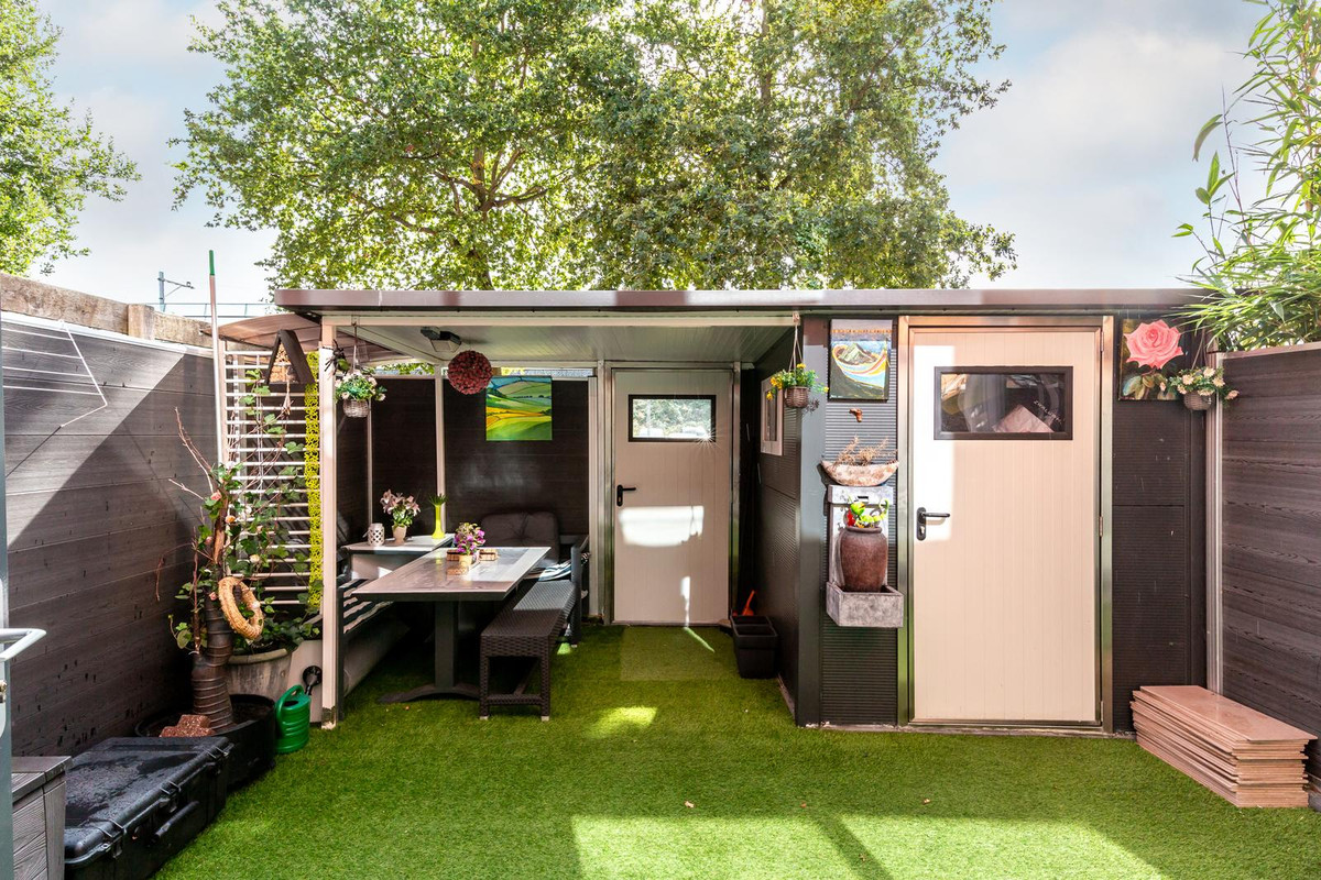 Tussenwoning te koop: Laan der V.O.C. 224, Almere