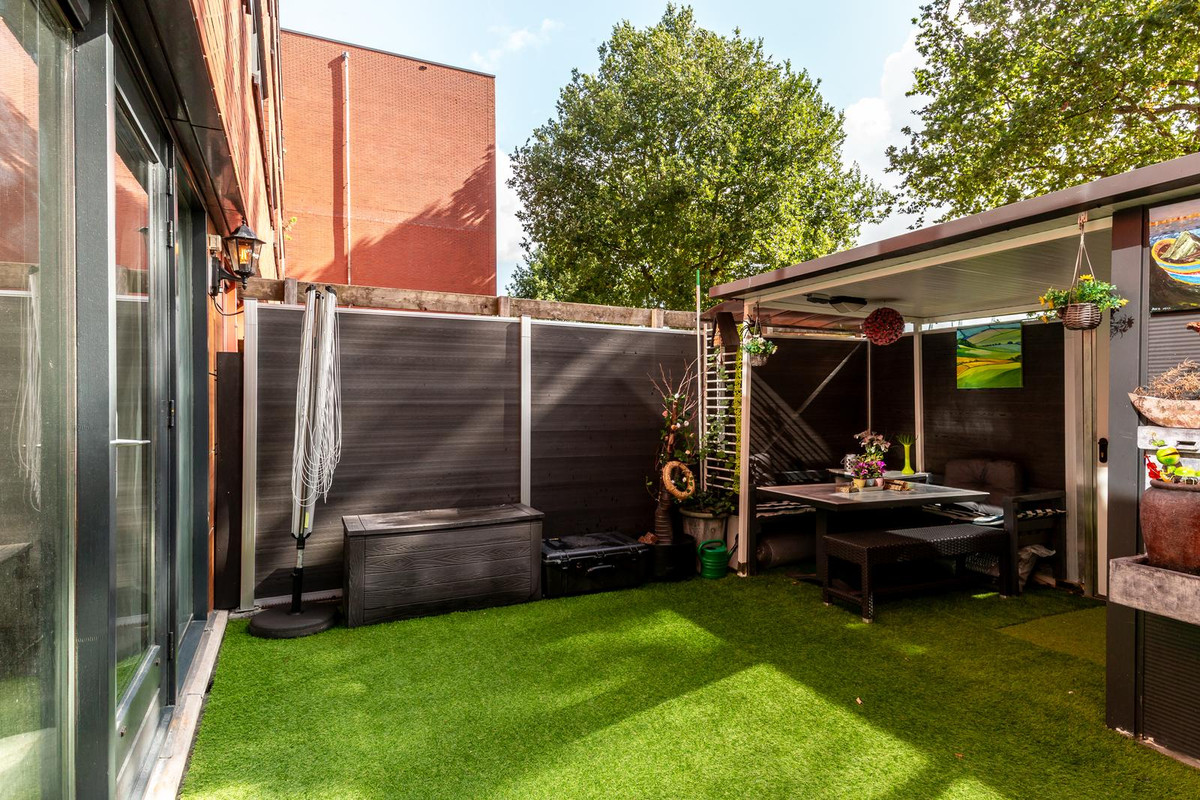 Tussenwoning te koop: Laan der V.O.C. 224, Almere