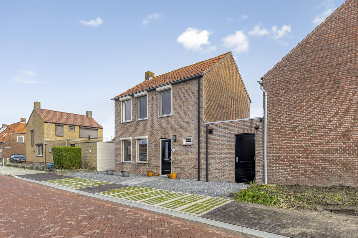 Vrijstaande woning te koop: Monseigneur Luijpenstraat 1, Hoofdplaat