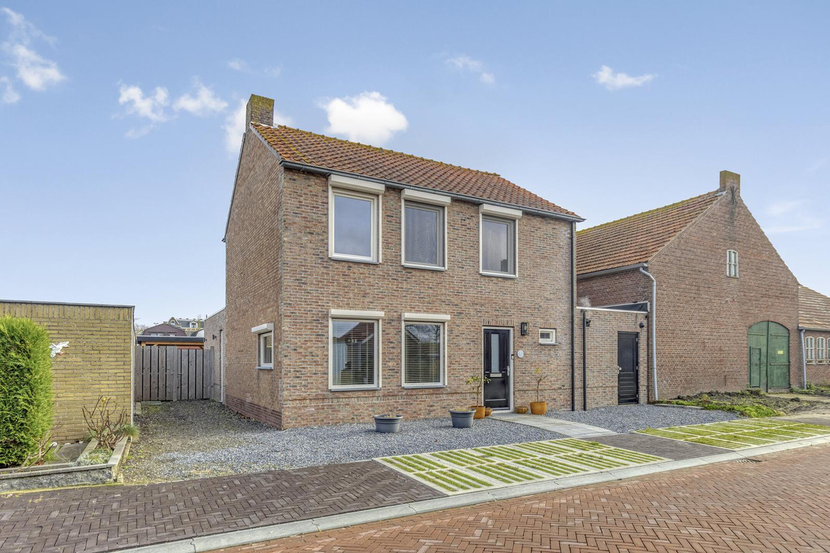 Vrijstaande woning te koop: Monseigneur Luijpenstraat 1, Hoofdplaat